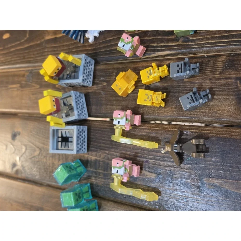 Lego Minecraft Minifigures And Accessories Lot Of 25‎